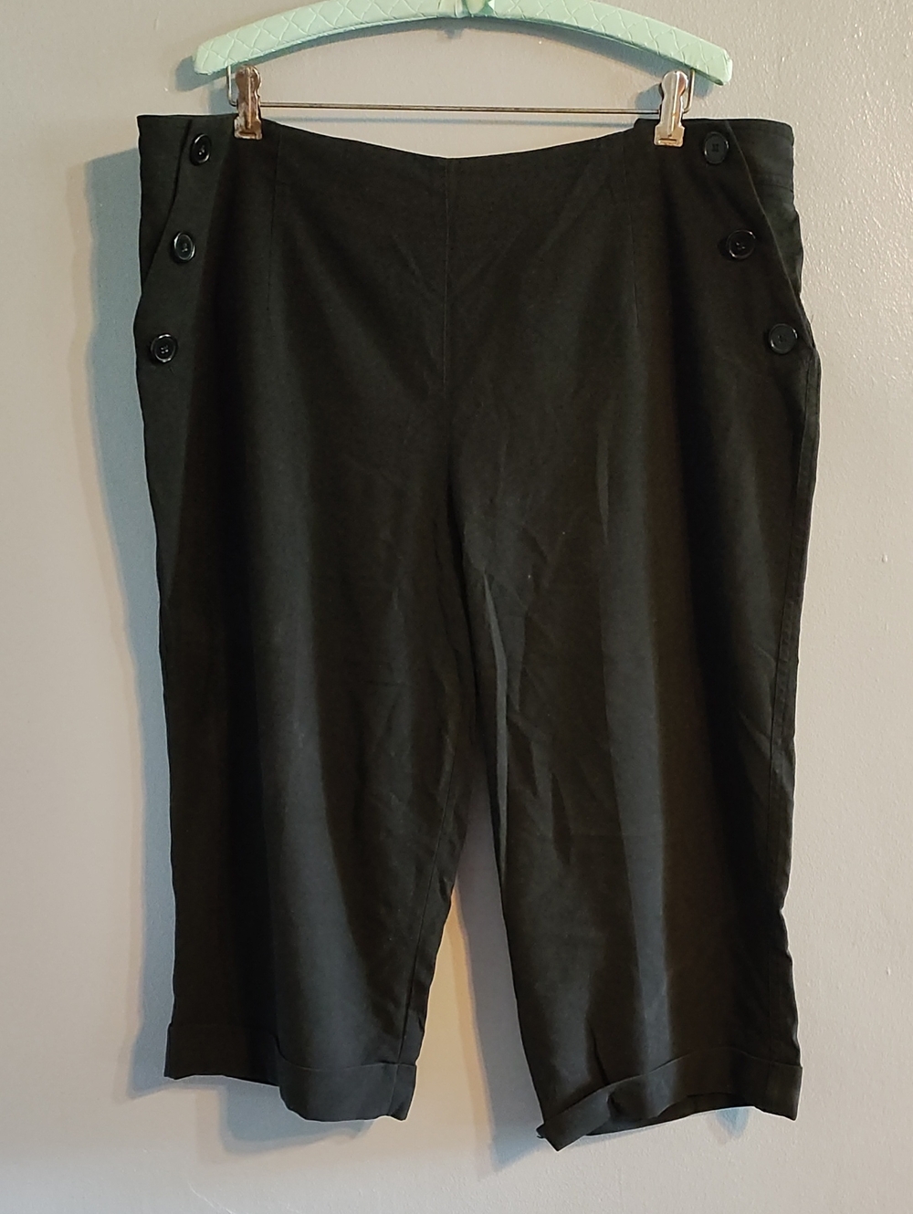 Larry Levine Black Cropped Sailor Capris